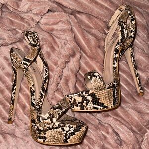 NEW WITH TAGS💖 Women’s Snake Print Heels-